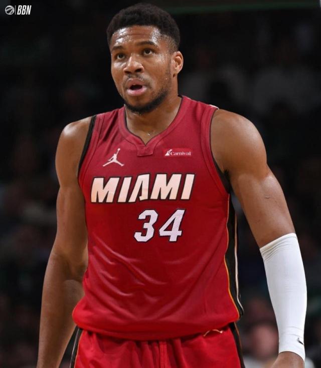 字母哥迎来七赛季出色发挥，C9观众热烈欢呼！