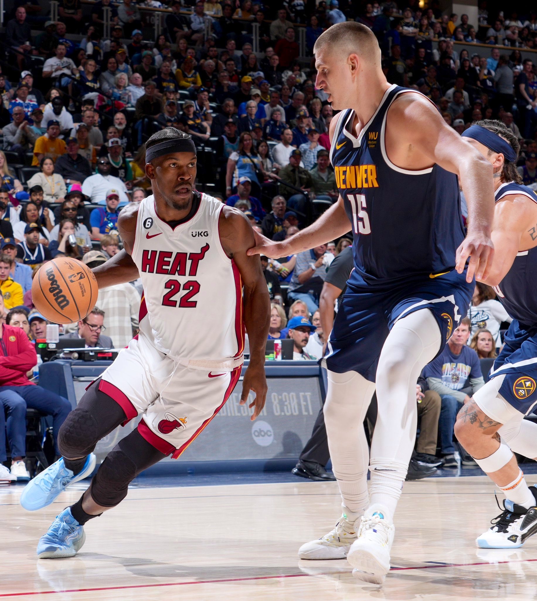 关于巴特勒重返赛场，险胜首场状态出色，DWG观众沸腾！引发球迷热议的信息